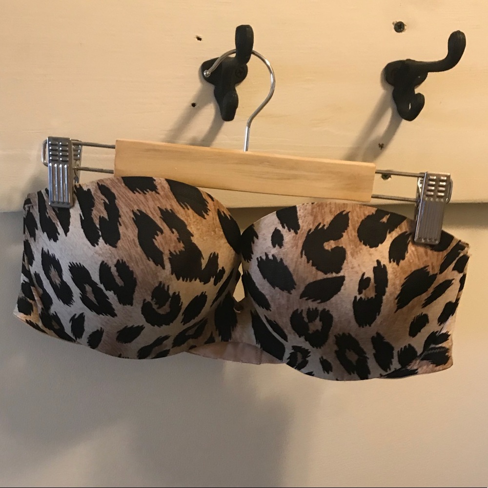 Victoria’s Secret strapless bra